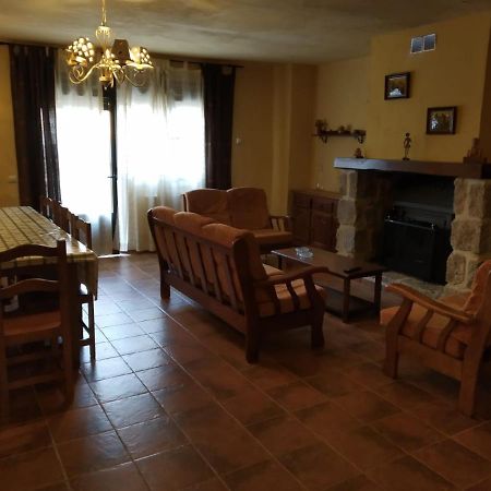 Viv. De Uso Turistico Fuente El Tejo - Casa Ana Villa Burgohondo Exterior foto
