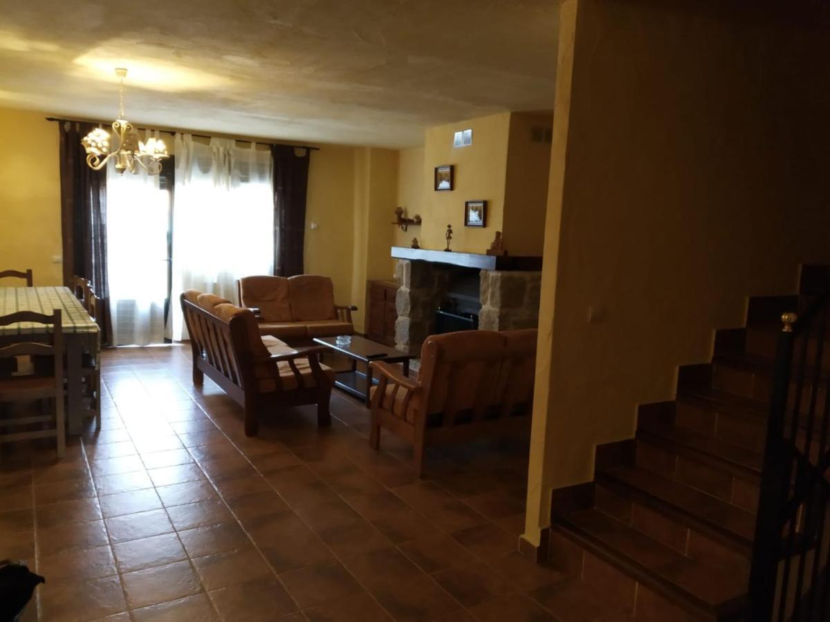 Viv. De Uso Turistico Fuente El Tejo - Casa Ana Villa Burgohondo Exterior foto